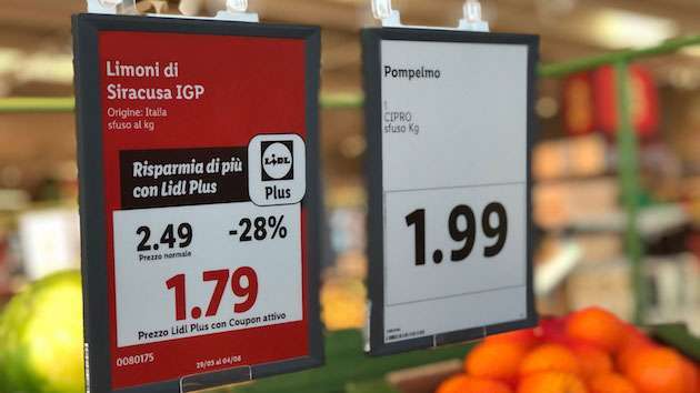 Lidl sostituisce i cartelli prezzo cartacei con quelli elettronici e investe 50 milioni