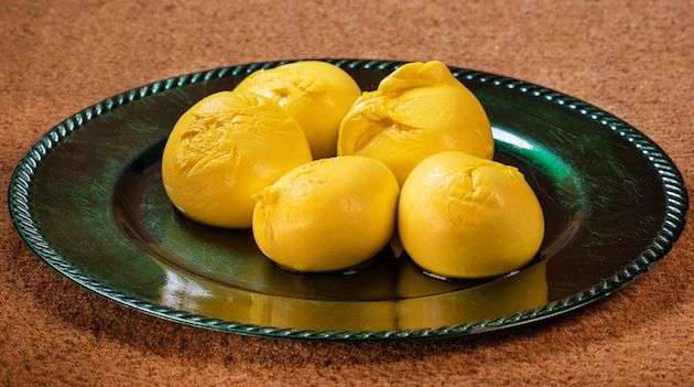 Petrone Lancia le prime mozzarelle alla curcuma e al latte di cammella