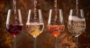 Vino: nella GDO venduti 737 milioni di litri, in calo sul 2024, bene Prosecco, Lambrusco e Trebbiano