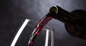 E’ crisi per il vino francese: calo di produzione e crollo dell’export