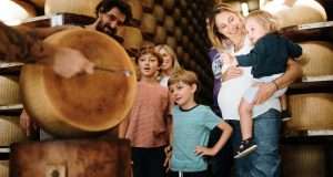 Il Parmigiano Reggiano con i caseifici turistici al TTG di Rimini